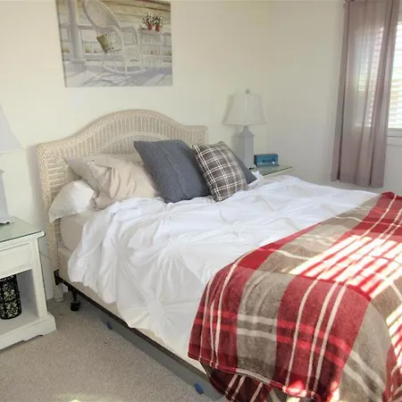 Upgraded 2Nd Floor Duplex In The Heart Of Harvey Cedars Close To The Bay Beach And The Ocean,